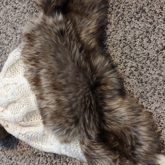 Old Navy Beanie Hat - Picture 3 of 5